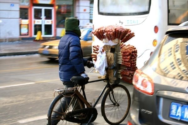 harbin-fruit-vendor - Harbin Ice Festival and Freezing our Butts Off! by thewoksoflife.com