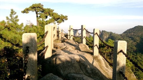 huangshan-lookout