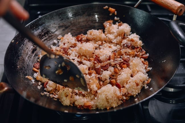 Breaking up sticky rice, thewoksoflife.com