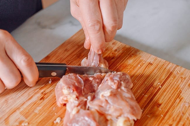 Deboning chicken thighs, thewoksoflife.com