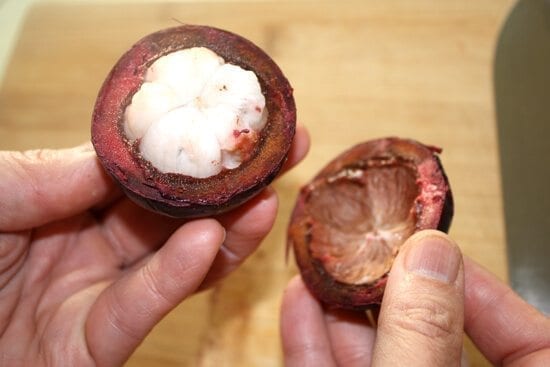 eating mangosteens