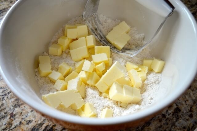 Peach Pie Recipe, by thewoksoflife.com