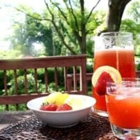 glass and pitcher of strawberry oolong arnold palmer
