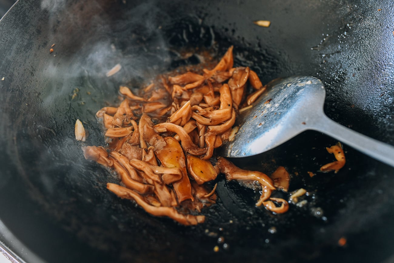Thickening sauce with mushrooms