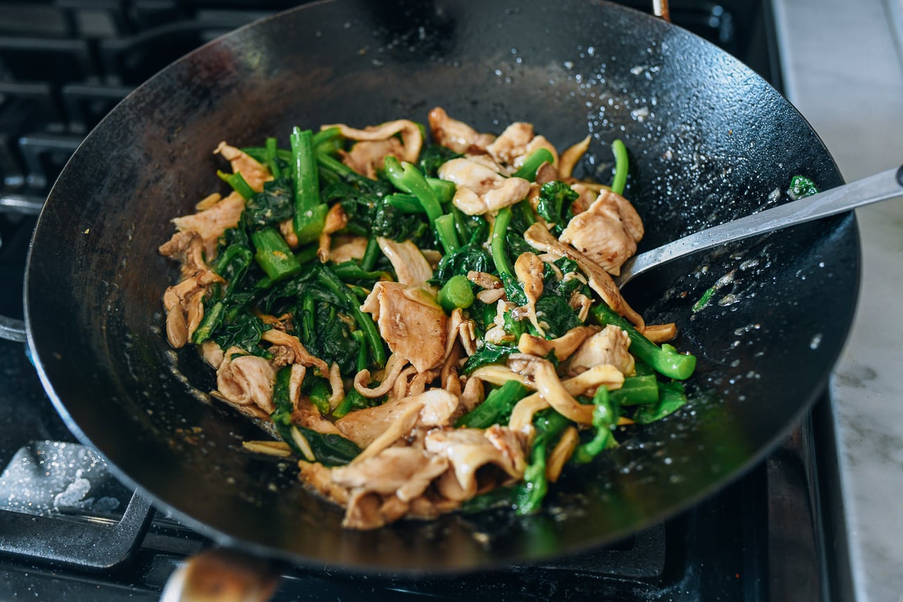 Stir-frying chicken, chinese broccoli, and mushrooms