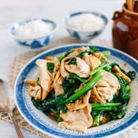 Chicken with Chinese Broccoli and Mushrooms