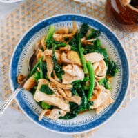 Chicken with Chinese Broccoli and Mushrooms