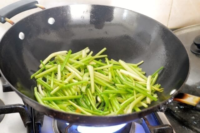Jen's Tofu Stir-Fry - Chinese Home Cooking by thewoksoflife.com