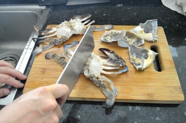 prepping cantonese crab