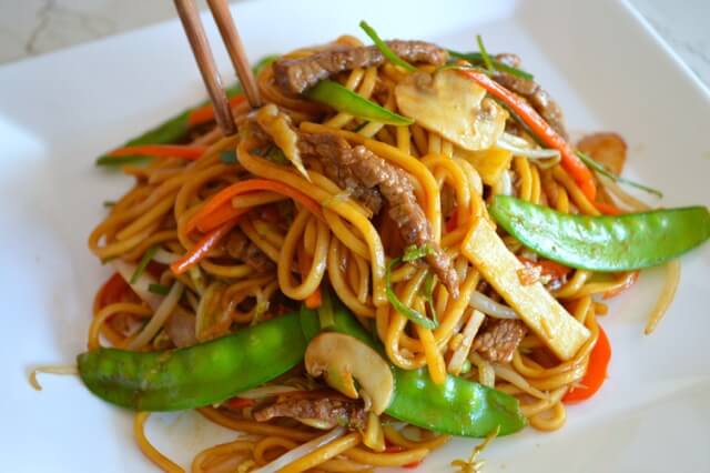 Beef Lo Mein by thewoksoflife.com