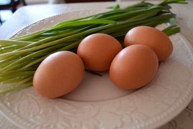 Chinese Chive Frittata with Tomatoes by thewoksoflife.com