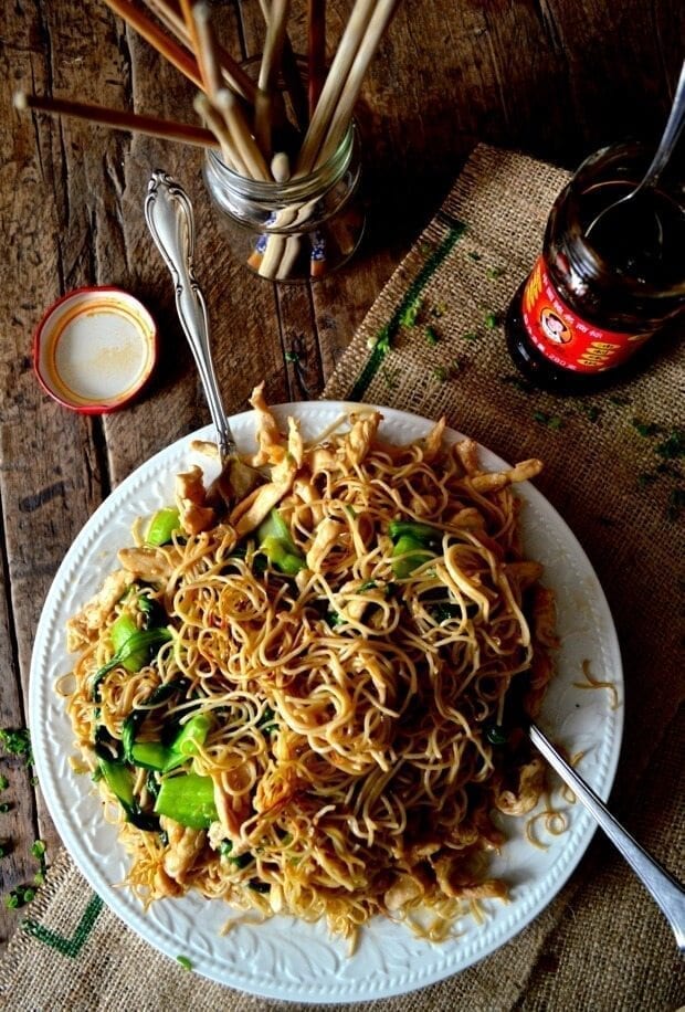 Chicken Pan-Fried Noodles (Gai See Chow Mein)