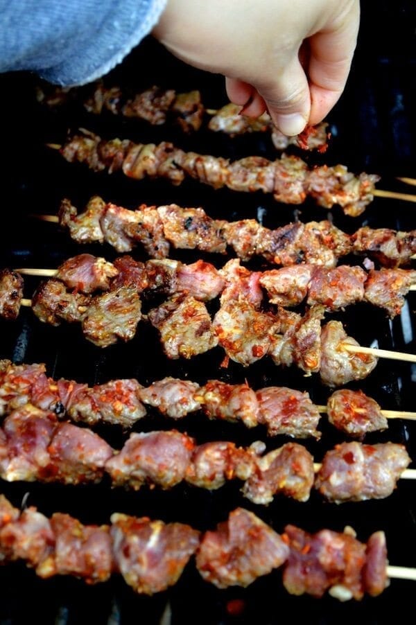 Spicy Beijing Lamb Skewers (yangrou chuan) by thewoksoflife.com