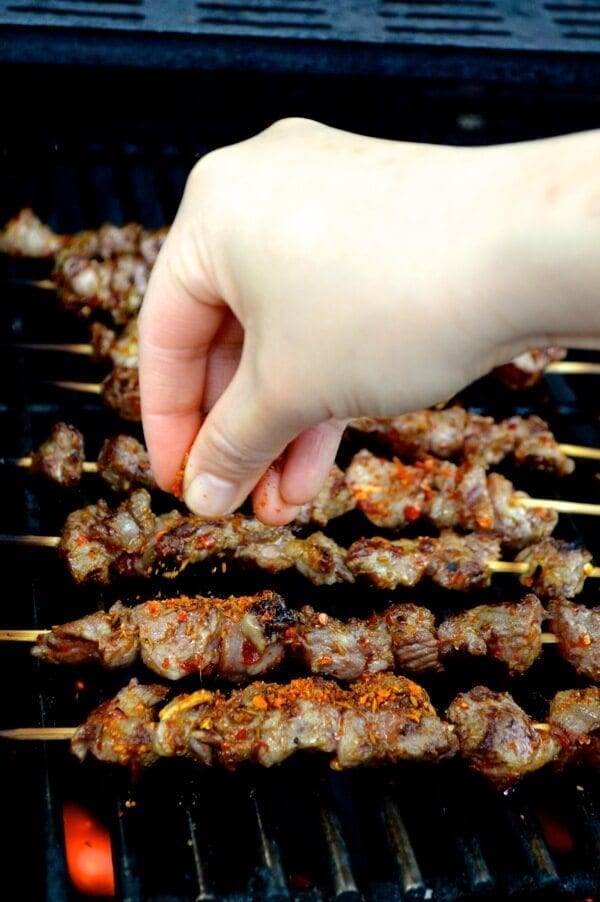 Spicy Beijing Lamb Skewers (yangrou chuan) by thewoksoflife.com
