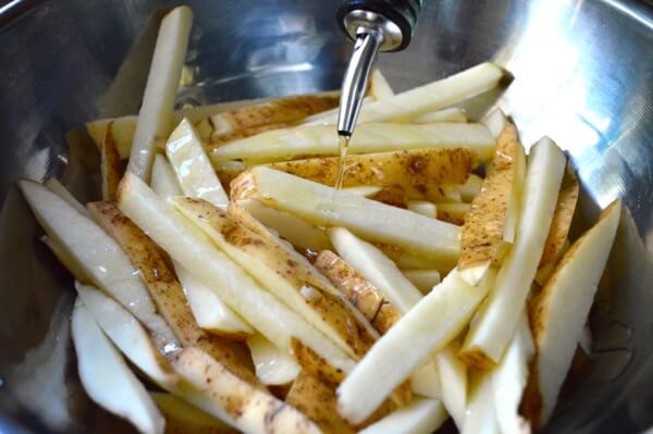 Oven Fries by thewoksoflife.com