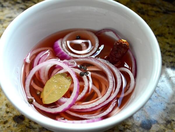 Quick Pickled Onions by thewoksoflife.com