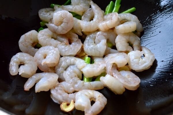 Scallion Ginger Shrimp by thewoksoflife.com