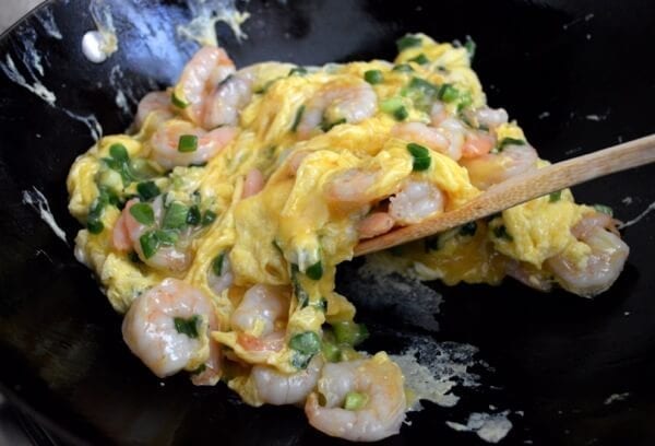 Stir-fried Shrimp and Eggs by thewoksoflife.com