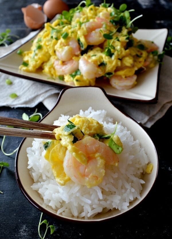 Stir-fried Shrimp and Eggs by thewoksoflife.com