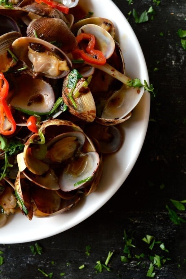 Stir-Fried Fresh Clams in Black Bean Sauce by thewoksoflife.com