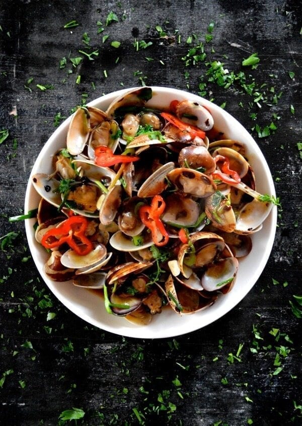 Stir-Fried Fresh Clams in Black Bean Sauce by thewoksoflife.com