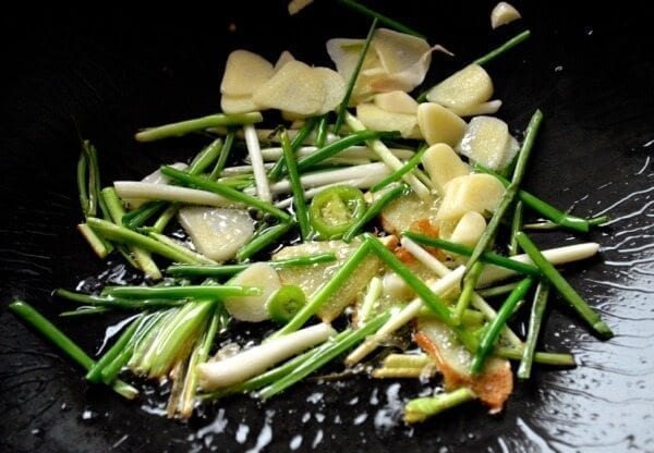 Stir-Fried Fresh Clams in Black Bean Sauce by thewoksoflife.com