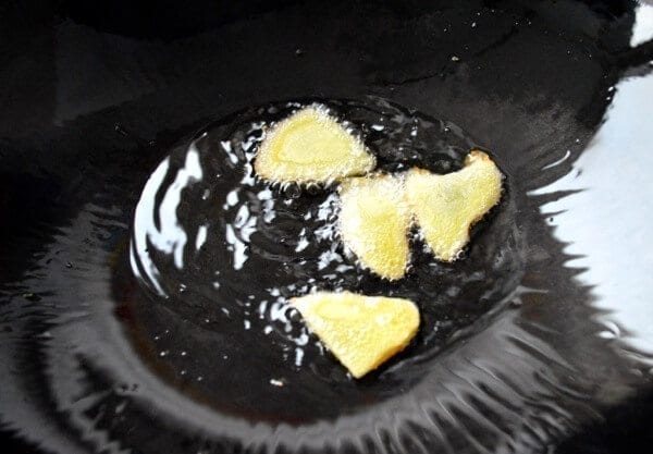 Stir-Fried Fresh Clams in Black Bean Sauce by thewoksoflife.com