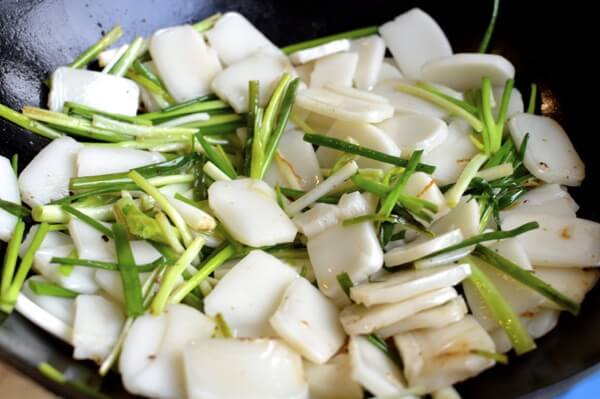 Steak and Scallion Rice Cake Stir-Fry by thewoksoflife.com