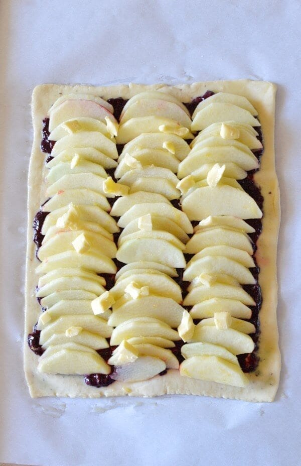 Quick Blackberry Apple Tart, by thewoksoflife.com