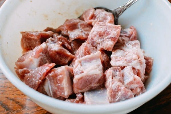 Dim Sum Steamed Spare Ribs with Black Beans, by thewoksoflife.com