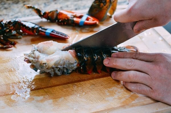 cutting lobster in half lengthwise