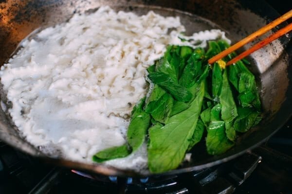 Fast Hot Oil Noodles (You Po Mian), by thewoksoflife.com