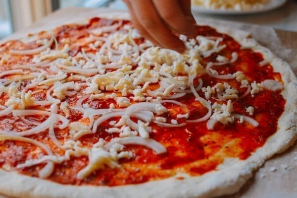 Veggie Pizza, by thewoksoflife.com