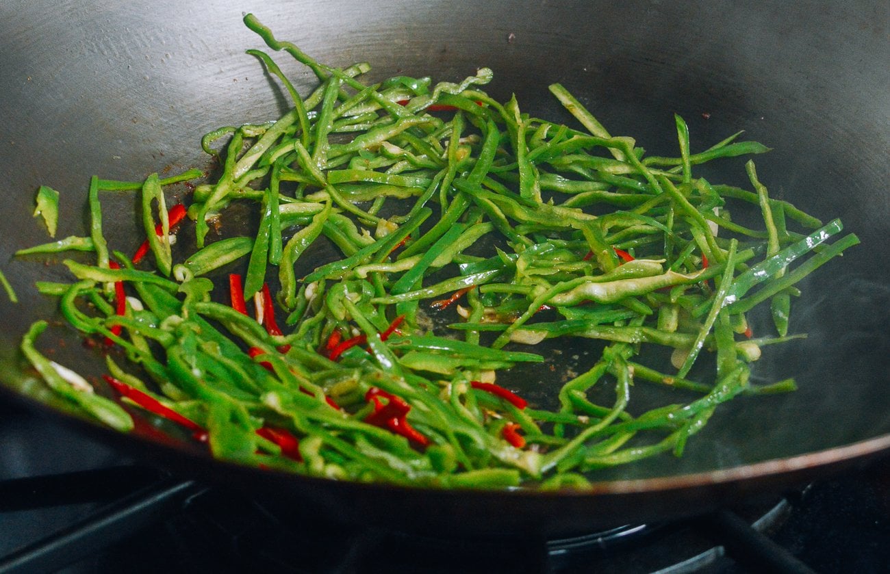 julienned pepper in wok