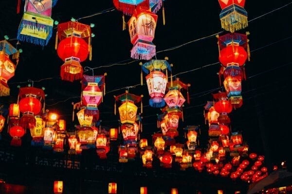 Chinese lanterns - Chengdu Temple Fair, Chinese New Year Celebration, by thewoksoflife.com