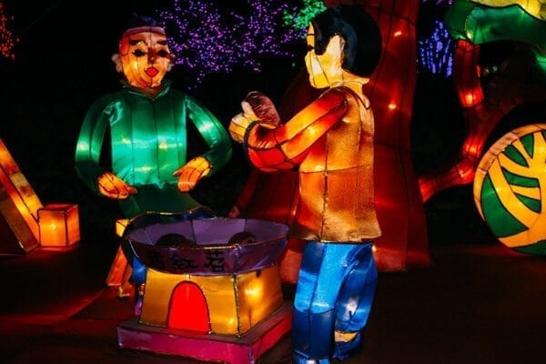 Lifesize Lanterns - Chengdu Temple Fair, Chinese New Year Celebration, by thewoksoflife.com