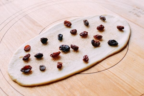 Cinnamon Raisin Buns