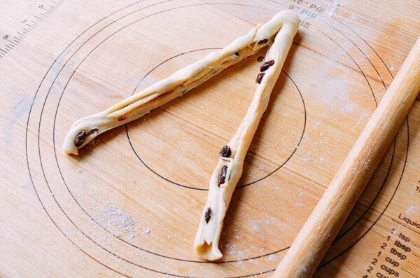 Cinnamon Raisin Buns