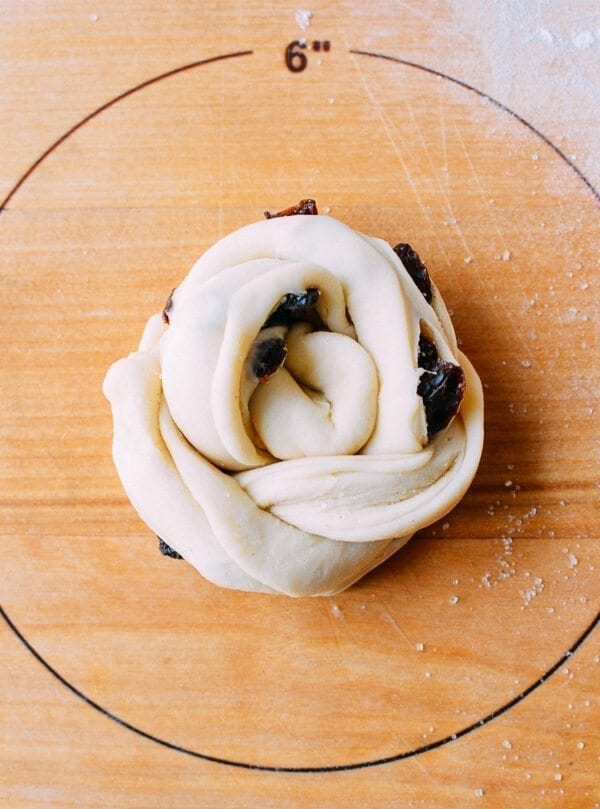 Cinnamon Raisin Buns