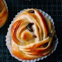 Raisin sweet rolls
