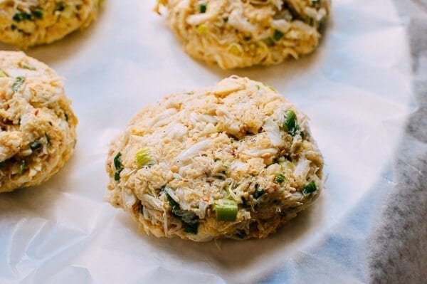 Sesame Panko Crab Cakes with Cilantro Lime Tartar Sauce, by thewoksoflife.com