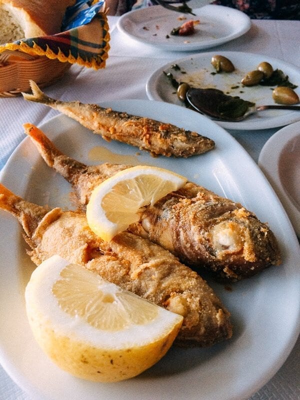 fried fish with lemon