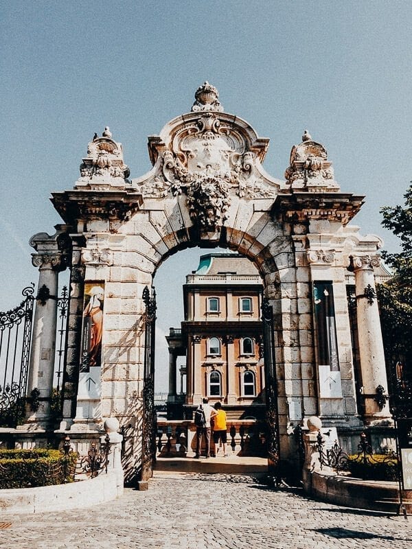 budapest archway