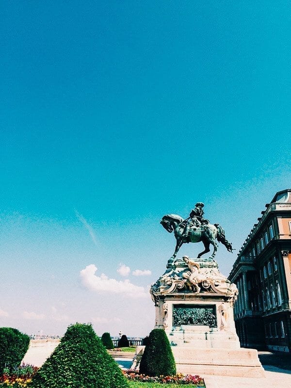 budapest statue