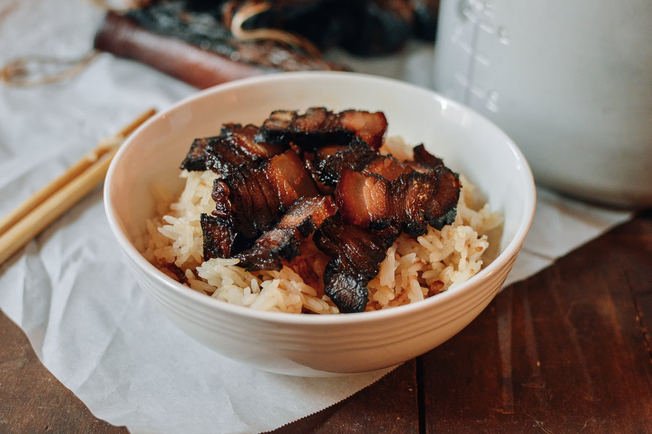 sliced lap yuk in a bowl of steamed rice