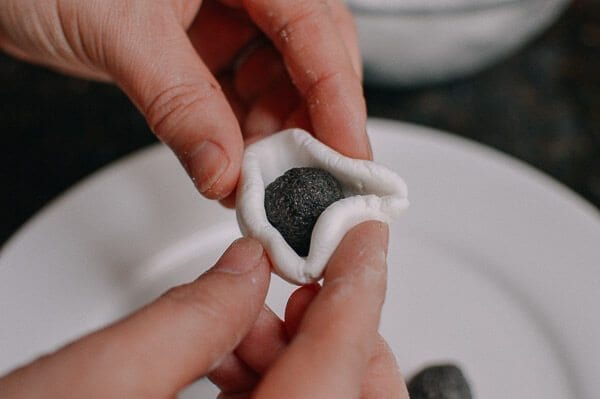 Tang Yuan (Sweet Rice Balls with Black Sesame Filling), by thewoksoflife.com