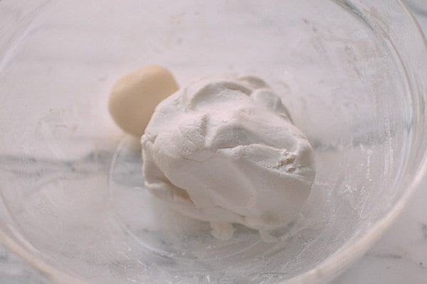 Tang Yuan (Sweet Rice Balls with Black Sesame Filling), by thewoksoflife.com