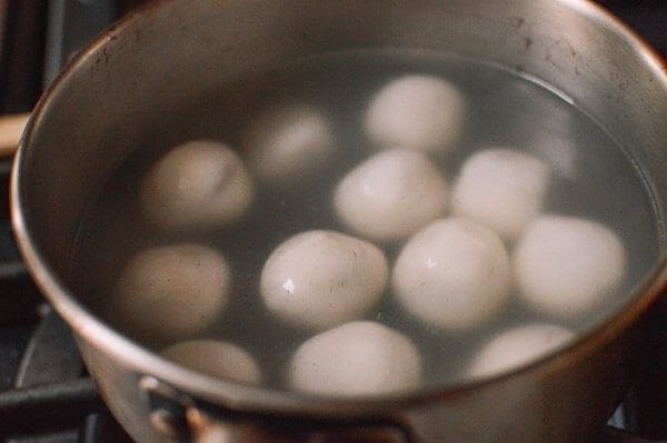 Tang Yuan (Sweet Rice Balls with Black Sesame Filling), by thewoksoflife.com