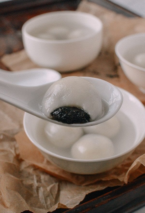 Tang Yuan (Sweet Rice Balls with Black Sesame Filling)