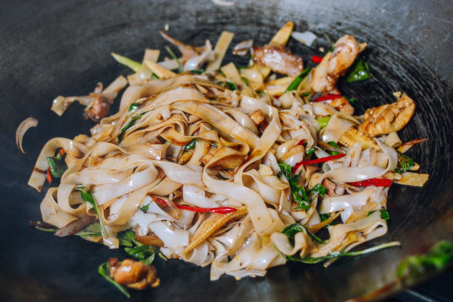 Drunken noodles in wok